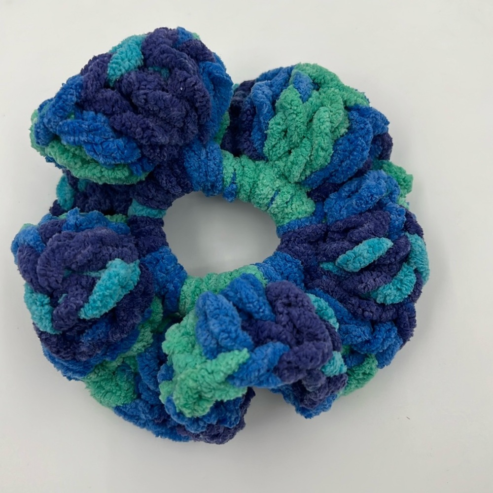 🧩 Crochet Scrunchies- set of 2 Handmade - Picture 2 of 6
